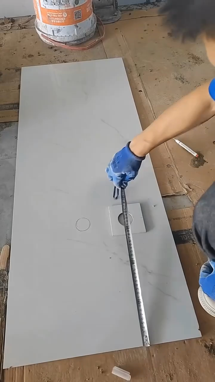 墙砖上打孔技巧图解(墙砖上打孔技巧图解视频)