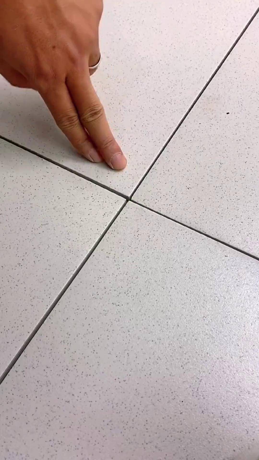 瓷砖空鼓胶水(瓷砖空鼓胶水剂注完后二十四小时后末干咋回事) 瓷砖空鼓胶水(瓷砖空鼓胶水剂注完后二十四小时后末干咋回事)