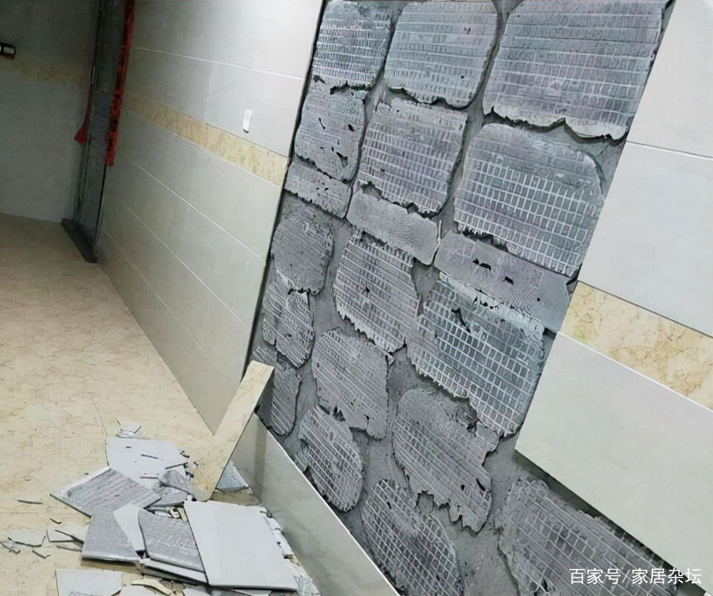 墙砖脱落怎么修补好(墙砖掉了最简单的修补方法)